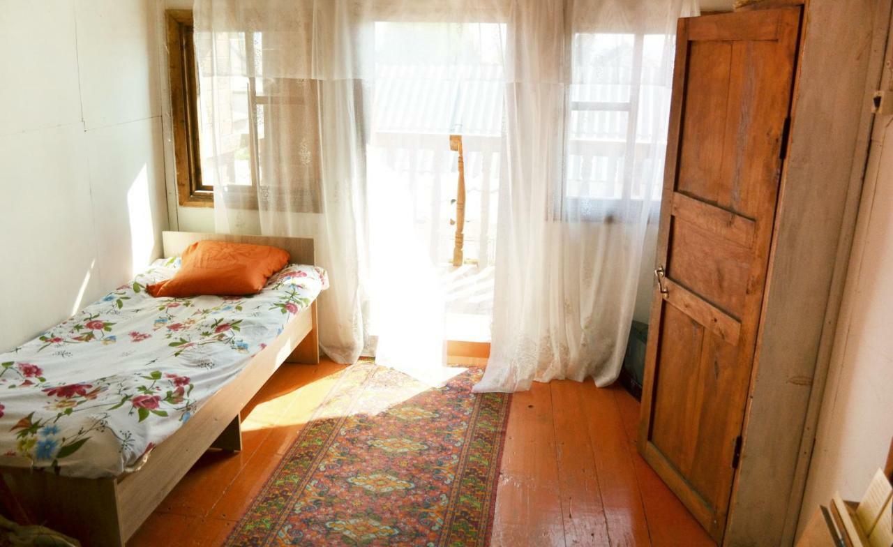 Guesthouse Bermet Tong エクステリア 写真