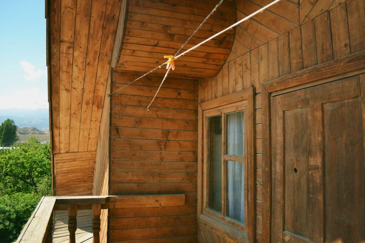 Guesthouse Bermet Tong エクステリア 写真